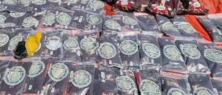 ‏الحملة الأمنية المشتركة تضبط قارب تهريب يحمل طنًّا من المواد المخدرة، في منطقة خور عميرة، بالقرب من باب المندب.