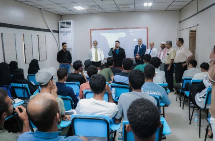 فريق التوجيه والرقابة الرئاسي يطلع على سير عمل جامعة الأوائل في المكلا