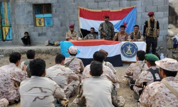 التوجيه المعنوي باللواء الثاني مشاة يُقيم مسابقة ثقافية أكتوبرية لمنتسبيه في جبهات تورصة بالضالع