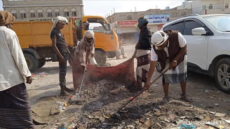 بتوجيهات مدير عام ميفعة.. تدشين حملة نظافة شاملة بعاصمة المديرية جول الريدة