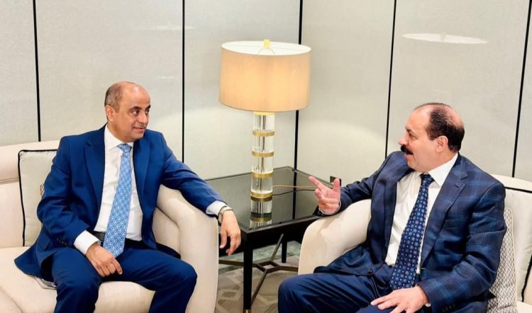 رئيس الوزراء يلتقي رئيس مجلس إدارة شركة كمران ويناقش تداعيات العقوبات الأمريكية على الكيان الواقع تحت سيطرة الحوثيين