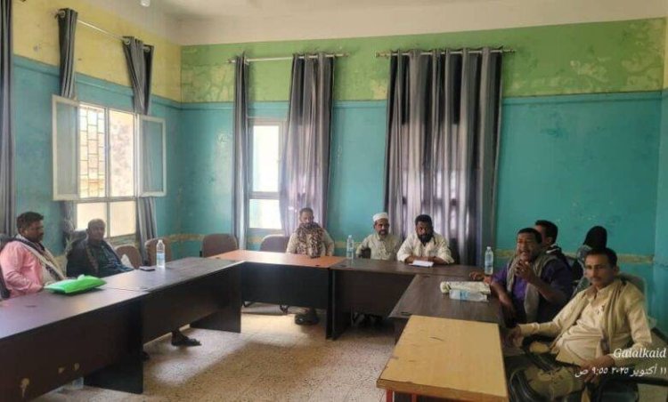 مدير عام مديرية المسيمير يعقد اجتماعًا مع رؤساء الجمعيات الزراعية والأمناء لمناقشة الصعوبات والاحتياجات