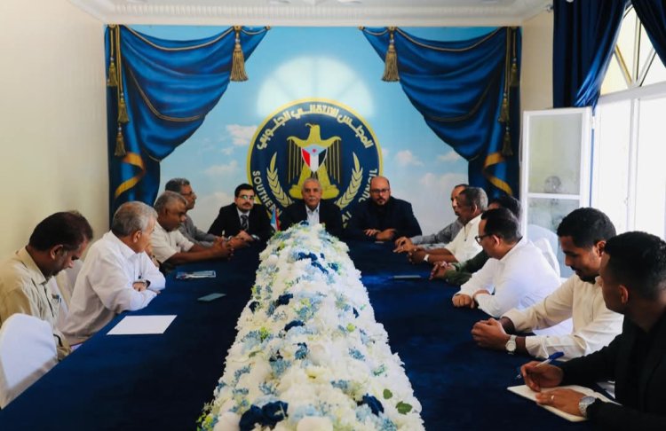 فريق التوجيه والرقابة الرئاسي يلتقي نائب وزير المياه والبيئة