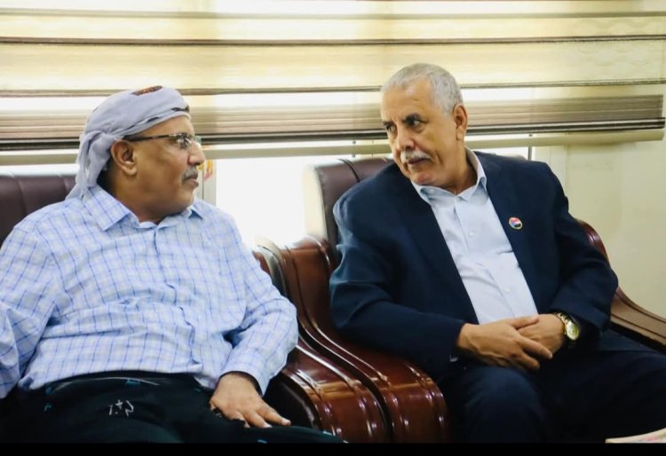 رئيس الجمعية الوطنية يلتقي في المكلا فريق التوجيه والرقابة الرئاسي ويبحث معهم ترتيبات فعالية ذكرى 14 أكتوبر