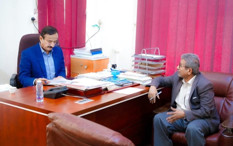 المحافظ بن الوزير يطّلع على جهود مكتب الخدمة المدنية في معالجة ملفات المبعدين قسرياً ويؤكد دعمه للجان المختصة