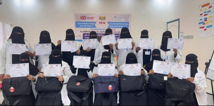 مكتب الصحة بالمهرة يختتم دورة تدريبية للقابلات في مجال الرعاية المجتمعية لصحة الأم والوليد