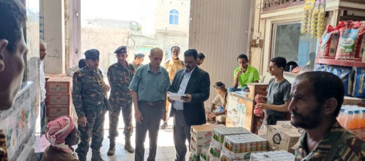 اللجنة الرقابية بمحافظة المهرة تواصل حملاتها الميدانية لمراقبة الأسواق وضبط الأسعار