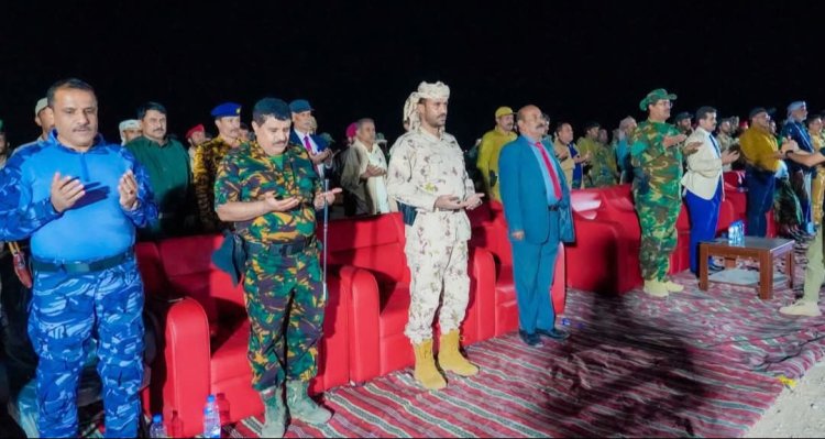 برعاية المحافظ بن الوزير.. شبوة تحتفي بالذكرى الـ62 لثورة 14 أكتوبر وتُحيي الذكرى السنوية الأولى لاستشهاد العقيد السليماني في حفل رسمي مهيب