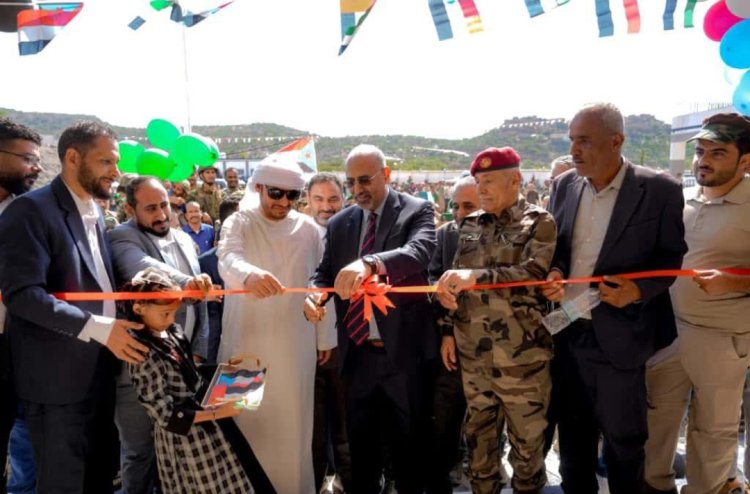 الرئيس الزُبيدي يفتتح مجمعي الشيخ محمد بن زايد التربويين في مديريتي الأزارق وجحاف بالضالع