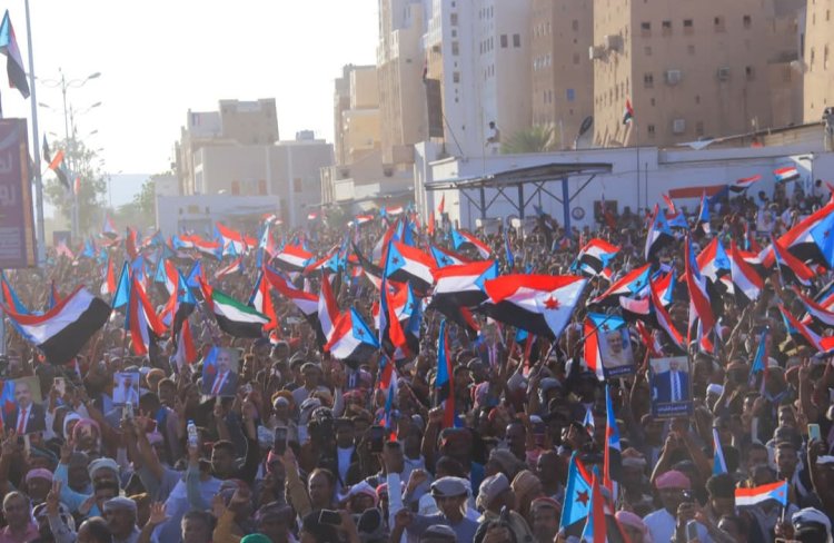 مدينة شبام التاريخية بمحافظة حضرموت تشهد مهرجان جماهيريا حاشدا بمناسبة الذكرى الـ62 لثورة 14 اكتوبر المجيد (بيان)