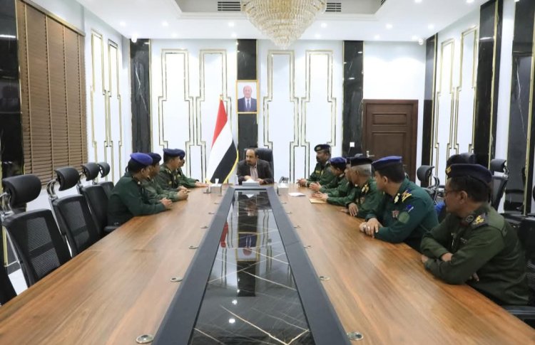 قيادات وزارة الداخلية تُشيد بانضباط أمن حضرموت وتصفه بالنموذج الوطني.. والمحافظ يؤكد: وضع الأمن في صدارة الأولويات