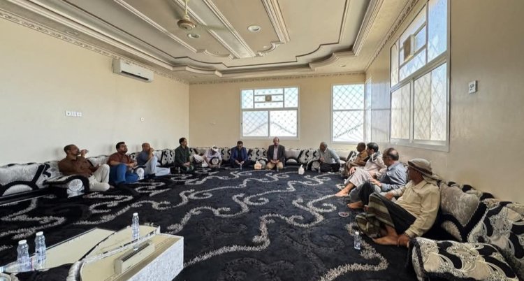 محافظ حضرموت يُقدم واجب العزاء لذوي الفقيد الشيخ علي بن صالح بن يمين