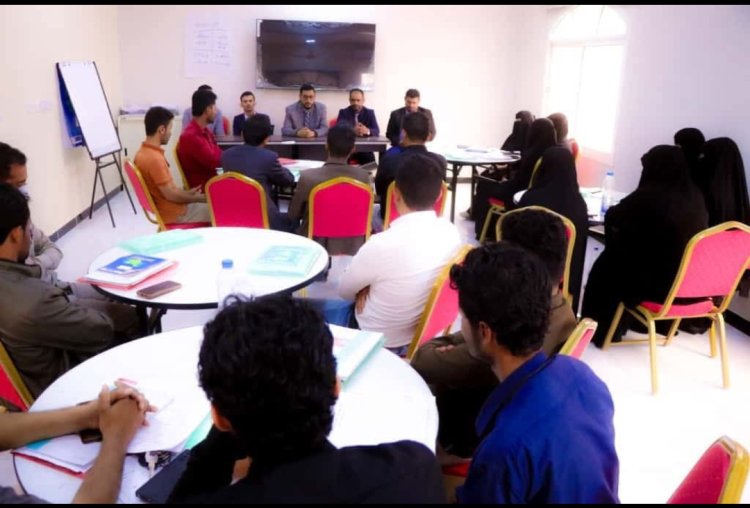 الوكيل لمروق يختتم دورتين تدريبيتين في الرعاية الصحية ومكافحة العدوى ويشيد بدور الشركاء الدوليين في دعم القطاع الصحي