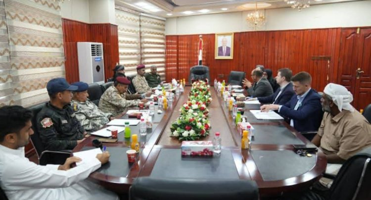 وفد من مكتب المبعوث الأممي يبحث مع القيادات الأمنية والعسكرية في المهرة التحديات والصعوبات التي تواجههم