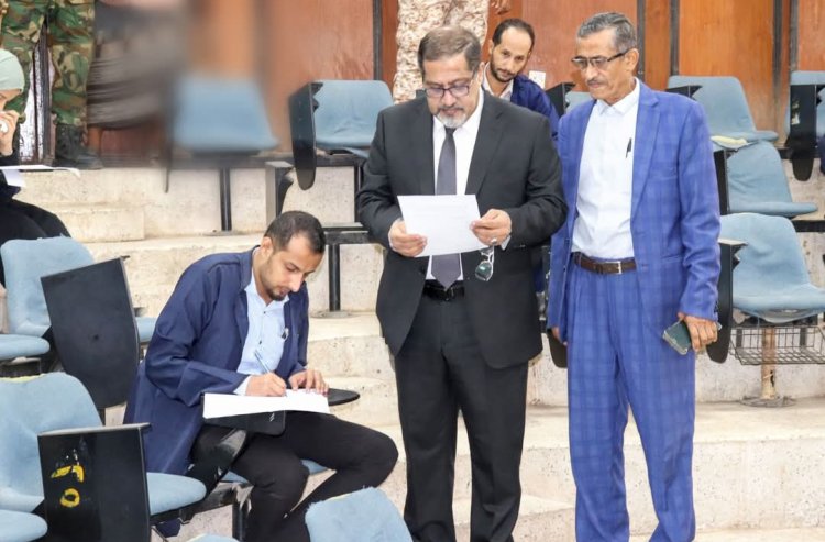 وزير العدل يدشن الامتحانات التحريرية لطلاب السنة الثانية في المعهد العالي للقضاء بعدن