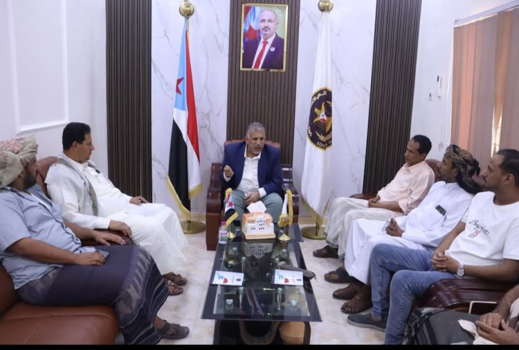 فريق التوجيه والرقابة الرئاسي يلتقي مدير عام هيئة مياه الريف بالمهرة