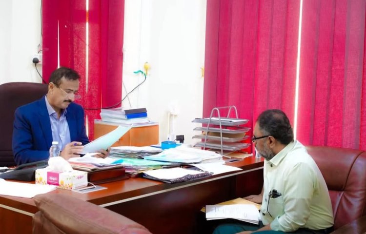 محافظ شبوة يُشيد بالأداء المالي ويؤكد نجاح الإيرادات حتى سبتمبر 2025 .