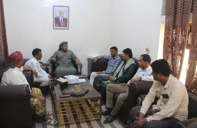 محافظ سقطرى يترأس اجتماعاً مع البنوك  وشركات الصرافة لتعزيز التنسيق المالي وتوفير السيولة