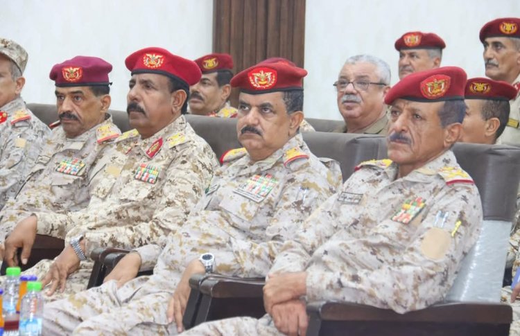 وزير الدفاع يشهد تدشين البطاقة العسكرية الإلكترونية للهيئات والدوائر والمنطقة العسكرية الرابعة