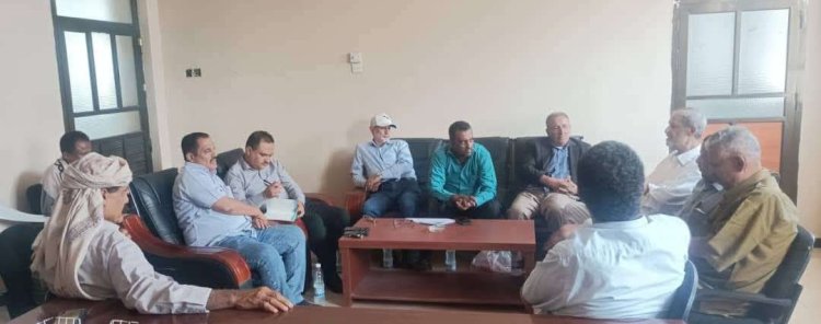 فريق التوجيه والرقابة الرئاسي يلتقي قيادة مكتب مصلحة الضرائب في لحج