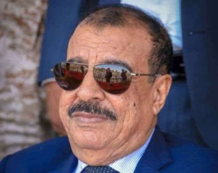 اللواء بن بريك يُعزّي عبدالله العوبثاني بوفاة نجله