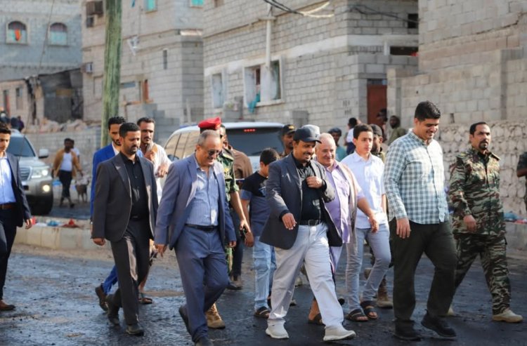 محافظ حضرموت يتفقد سير العمل في مشاريع تحسين وتجميل شوارع وأحياء مدينة المكلا