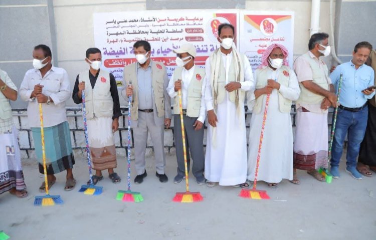 امين محلي المهرة يدشن حملة تنظيف الأحياء بمدينة الغيضة تحت شعار لنجعل مدينتنا أجمل وأنظف