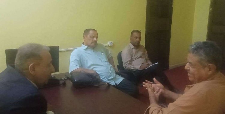 فريق التوجيه والرقابة الرئاسي يطلع على سير العمل في مكتب المالية بلحج