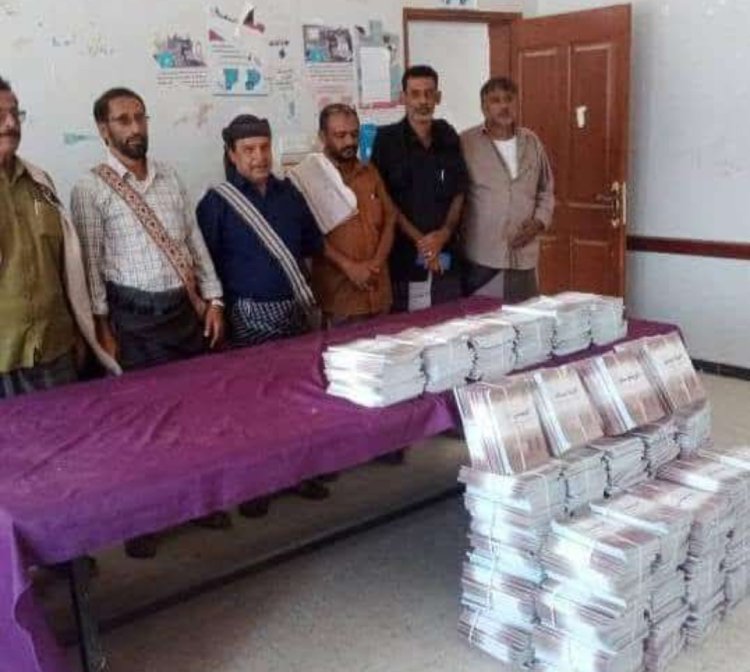 انتقالي ميفعة يرفد مكتب التربية والتعليم بالمديرية بكمية من الكتب المدرسية
