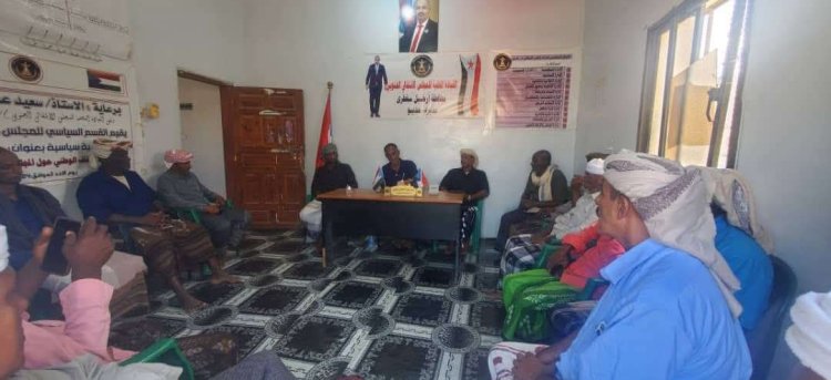 مؤسسة الصفوة توزّع سلل غذائية للأسر المتعففة ضمن مشروع رمق الخيري لإطعام الطعام بالعاصمة عدن