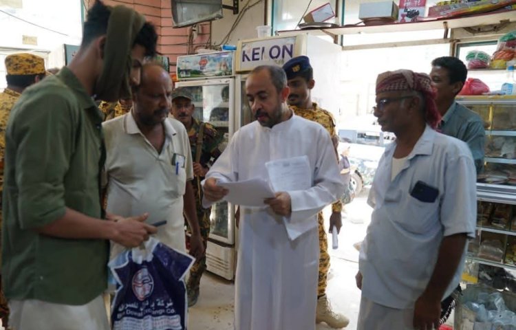 لجنة مراقبة الأسعار بالمهرة تواصل نزولاتها الميدانية وتحرر 18 محضرا للمخالفين