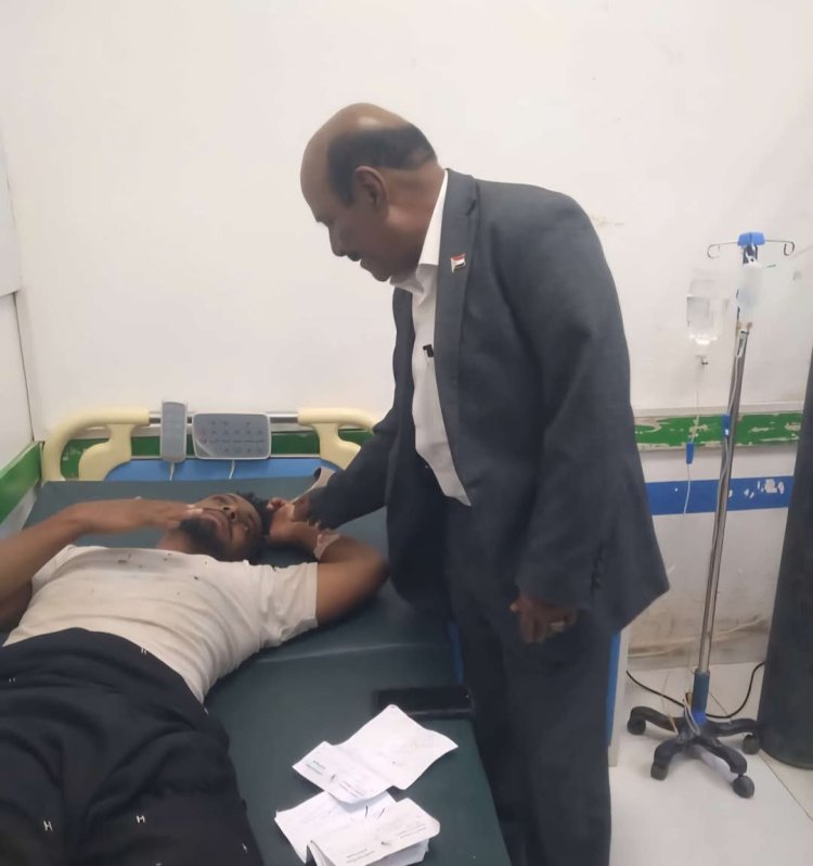 رئيس تنفيذية انتقالي شبوة يطمئن على صحة جرحى تفجير المحفد الإرهابي في عتق