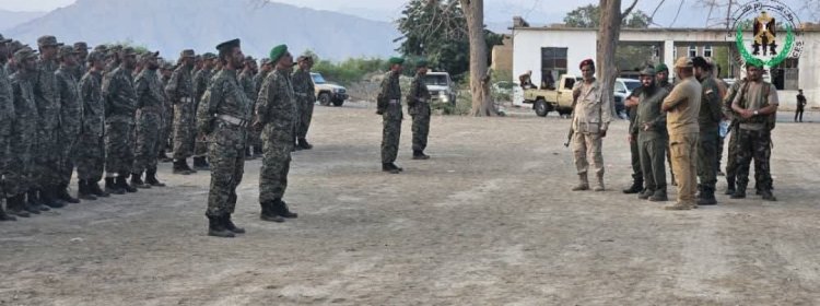 العميد الوالي يطلع على الجاهزية القتالية لقوات الحزام الأمني بأبين ويؤكد استمرار معركة اجتثاث الإرهاب