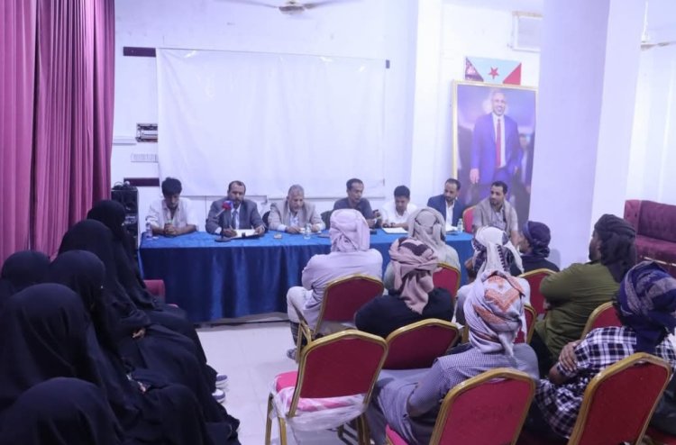 فريق التوجيه والرقابة الرئاسي يلتقي الهيئة التنفيذية لانتقالي الغيضة ورؤوساء المراكز التنظيمية.