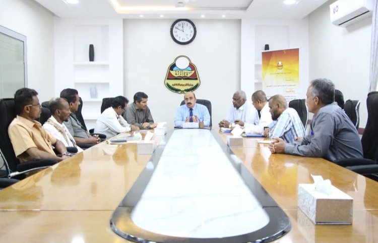 المدير باعبّاد يلتقي مدير إدارة تربية أرياف المكلا المعيّن ويؤكد على أهمية استقرار العملية التعليمية بالمديرية