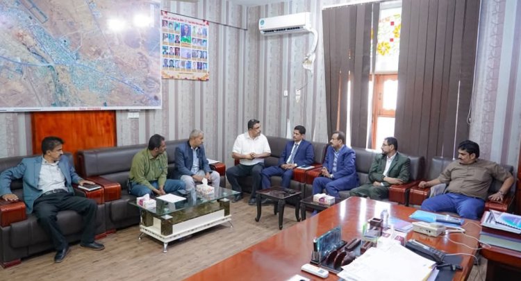 محافظ شبوة يؤكد على تعزيز التخطيط الحضري ومواكبة التوسع العمراني في مدينة عتق