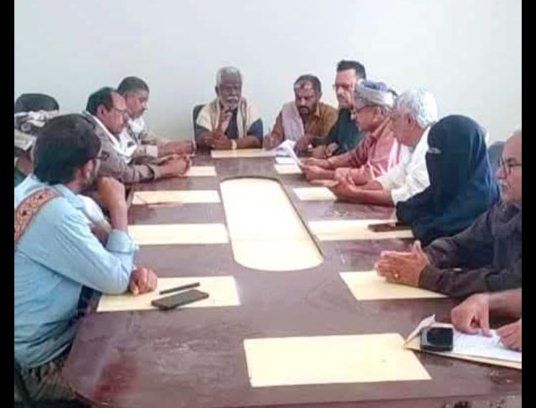 المكتب التنفيذي بمديرية ميفعة" يعقد اجتماعه الشهري لمناقشة أوضاع المديرية والخدمات العامة