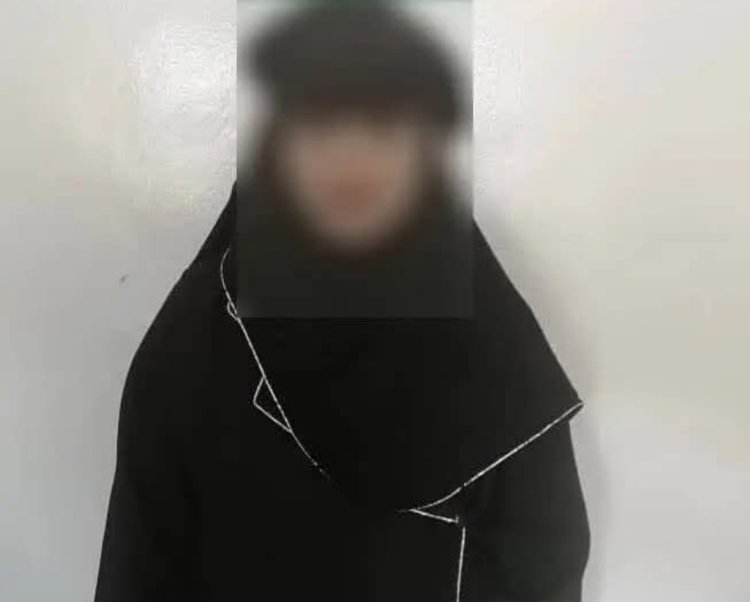 أمن العاصمة عدن يُلقي القبض على امرأة متهمة بسرقة مجوهرات الطالبات بالمدارس الأهلية.