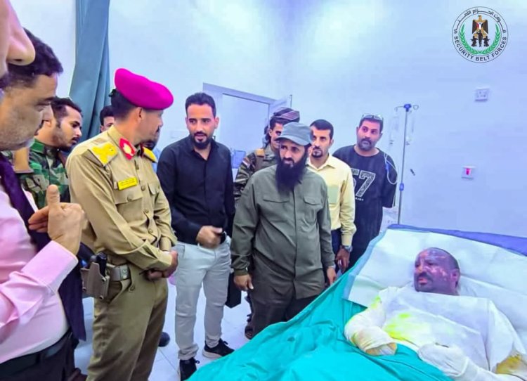 العميدان الوالي واليافعي يزوران جرحى هجوم المحفد الإرهابي في مستشفى عبود العسكري في العاصمة عدن