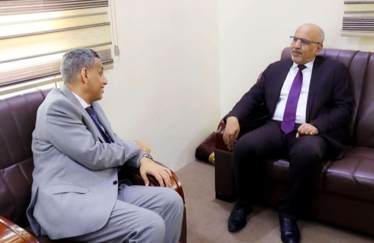 الكثيري يؤكد دعم المجلس الانتقالي لجهود تعزيز اللامركزية وتمكين السلطات المحلية