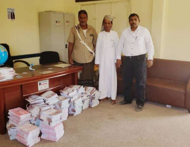 انتقالي جردان يقدم كمية من الكتب المدرسية لمكتب التربية والتعليم بالمديرية