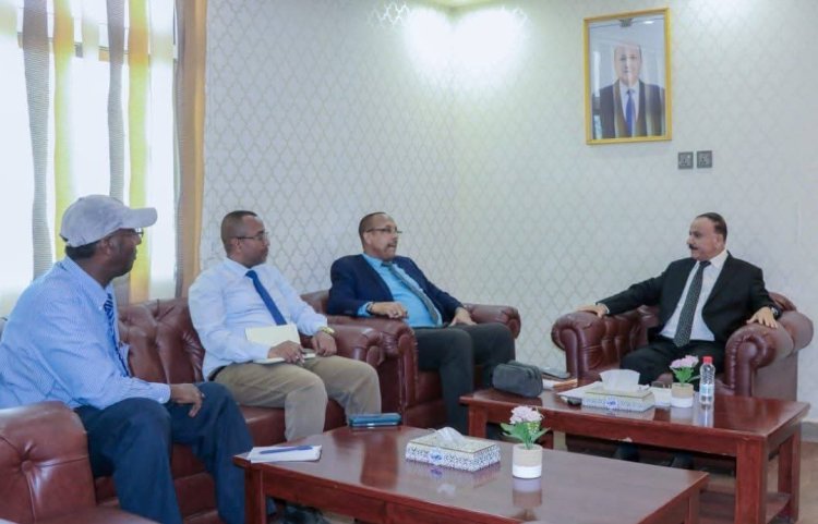 وزير النقل يبحث مع السفير الصومالي مجالات التعاون الخاصة بالنشاط البحري والجوي بين البلدين