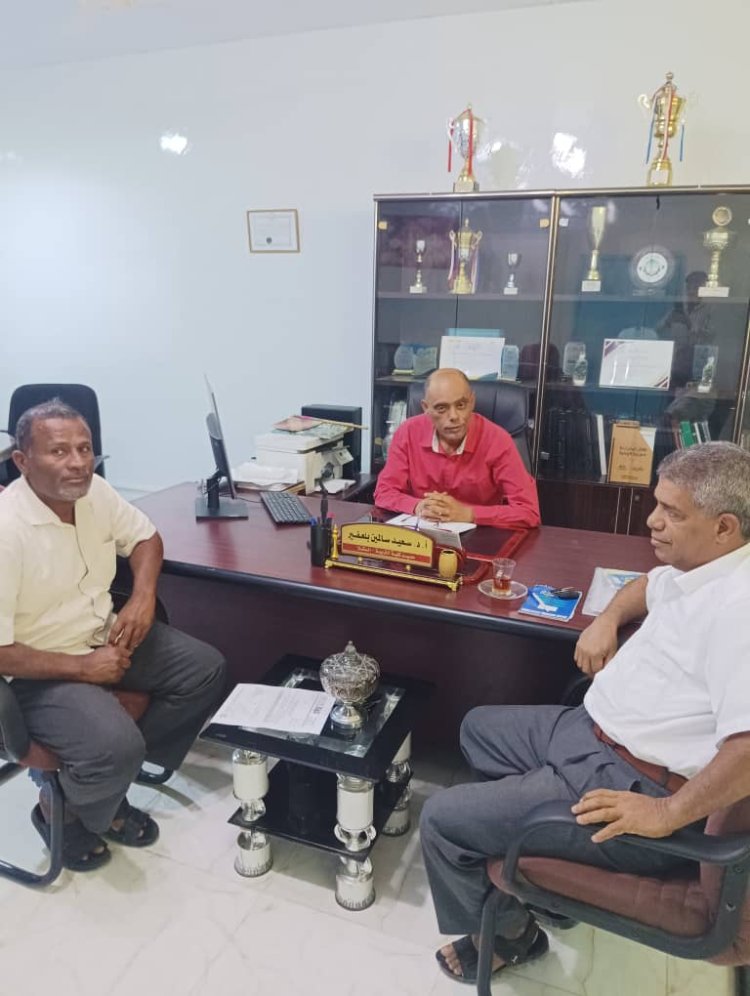 في إطار زياراته الميدانية...  فريق التوجيه والرقابة الرئاسي يزور كلية التربية بجامعة حضرموت