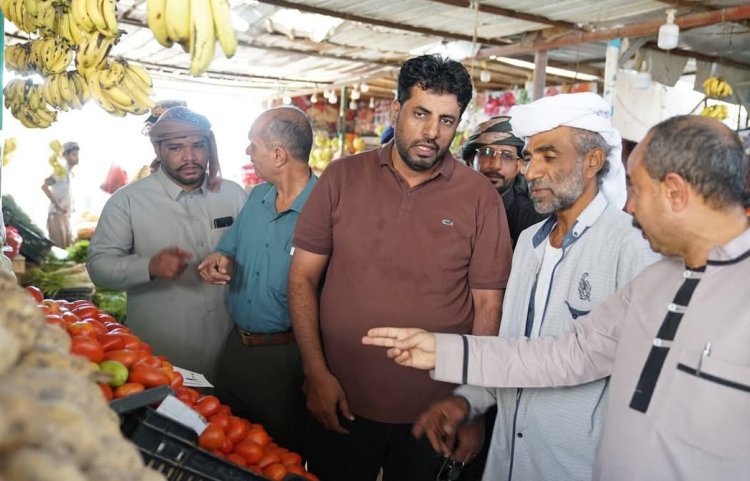 لجنة مراقبة الأسعار بالمهرة تواصل نزولاتها الميدانية وتحرر (21) محضر مخالفة