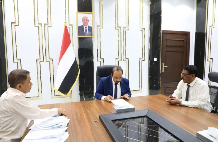 محافظ حضرموت يعمّد عددًا من مشاريع البنية التحتية بمديرية تريم