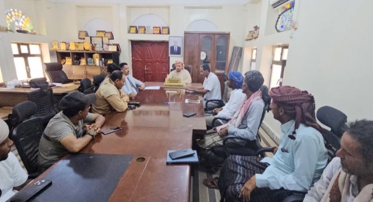 محافظ سقطرى يترأس اجتماعاً بوكالات السياحة لبحث تنظيم العمل وتطوير القطاع السياحي