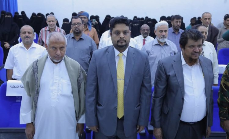 رئيس جامعة المهرة والأمين العام للمجلس المحلي يدشنان الأنشطة المصاحبة للمؤتمر العلمي الدولي الثالث عن المخدرات والمؤثرات العقلية