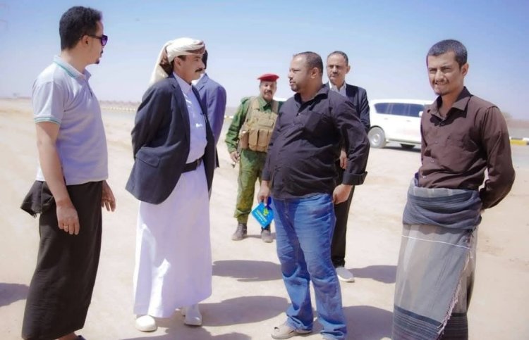 محافظ شبوة يتفقد مستوى إنجاز مشروع تأهيل المدخل الغربي لمدينة عتق ويؤكد على أهمية التنفيذ بالجودة والوقت المحدد