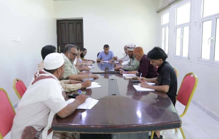 اجتماع يناقش تنفيذ المسوحات الاقتصادية السنوية لعام 2025م بمديرية الشحر