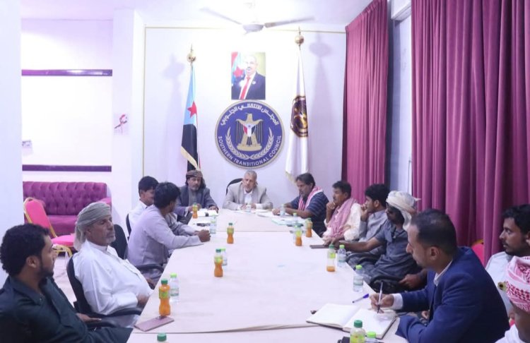 فريق التوجيه والرقابة الرئاسي يلتقي بممثلي منظمات المجتمع المدني في المهرة